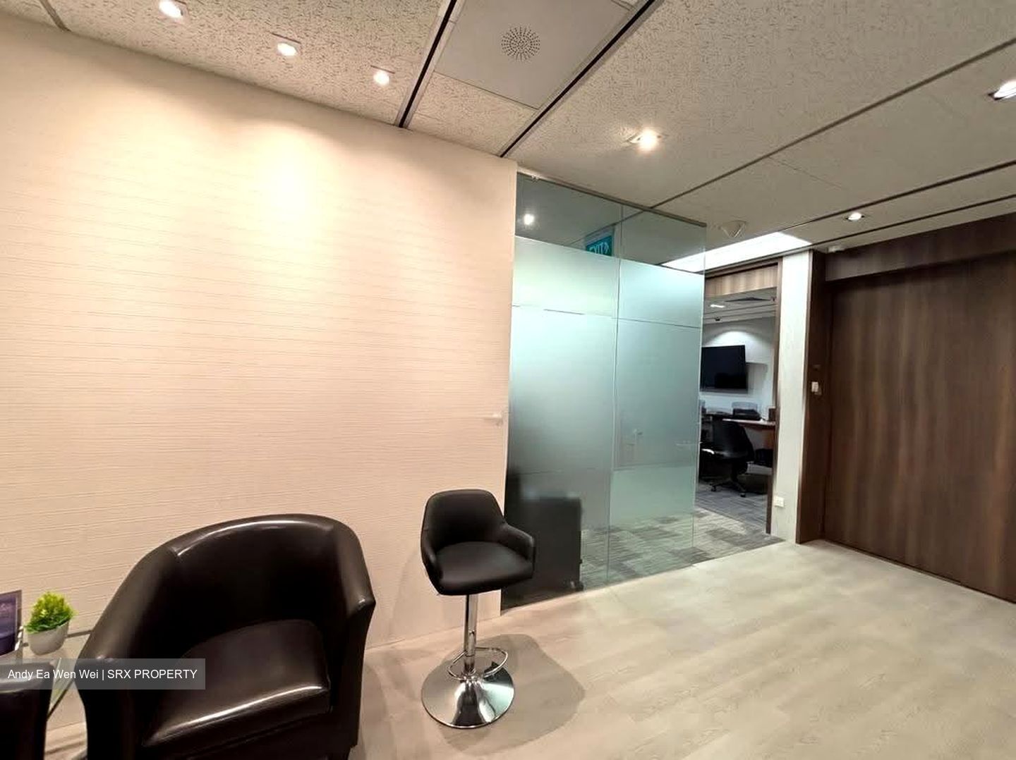 United Square (D11), Office #633724311